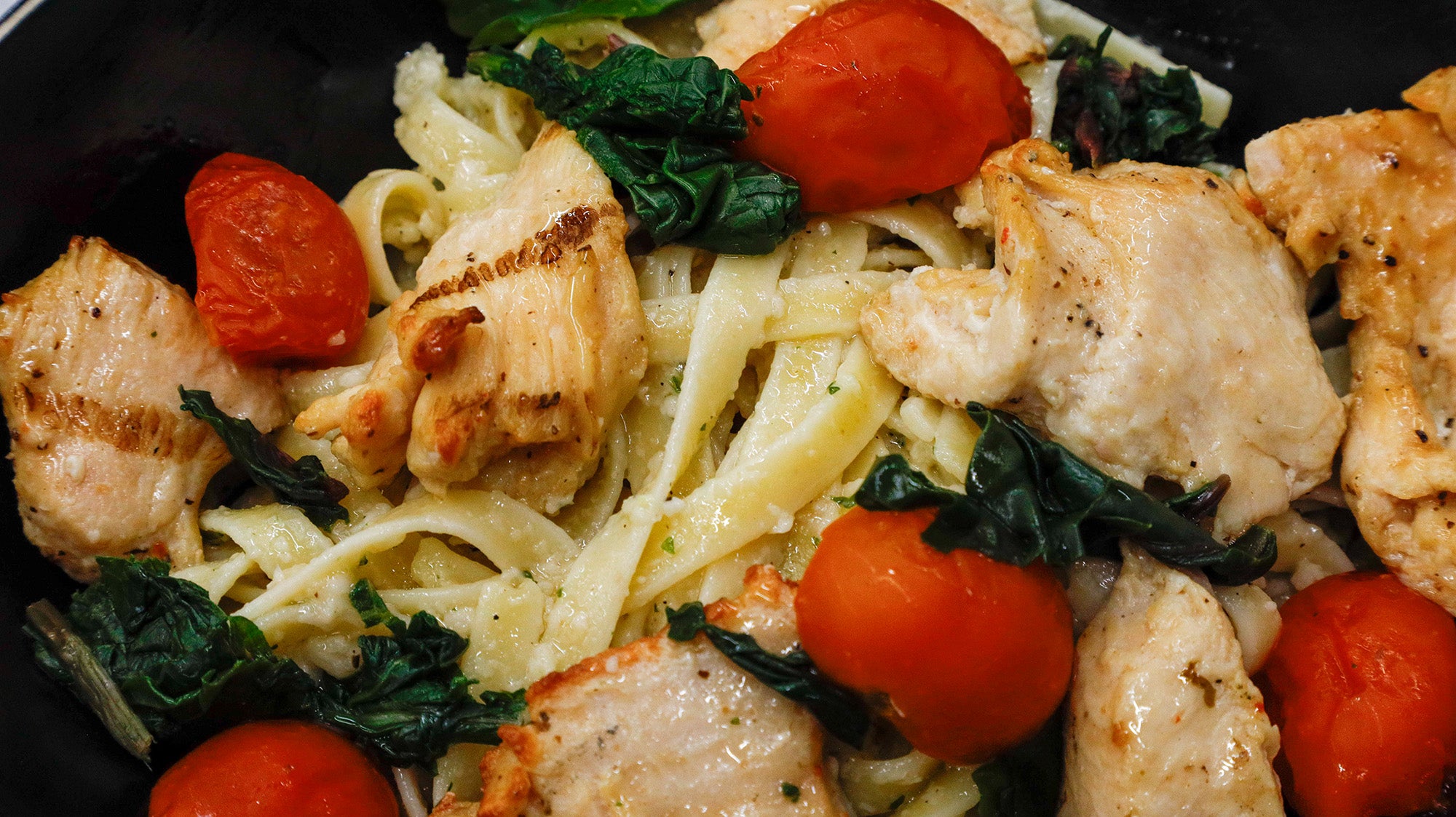 Savor the Flavor: Herculean’s Garlic Chicken Fettuccine- Your May Must-Try!